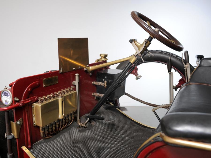 Интерьер Wolseley 12 HP Rear-Entrance Tonneau 1904 года  (фото 3 из 6)